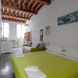 ludovica-studio-1-via-e-vernazza-38.hotelitalianriviera.com/