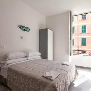 ludovica-studio-2-via-roma-17.hotelitalianriviera.com/